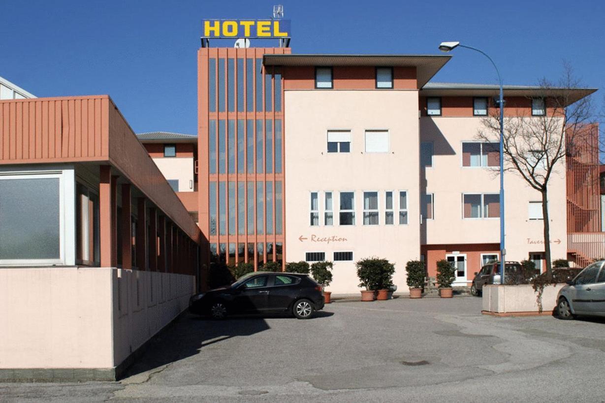 Hotel Willy เจโมนา เดล ฟริอูลี ภายนอก รูปภาพ