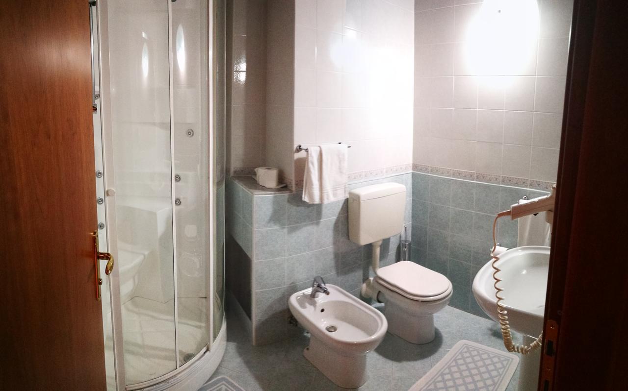 Hotel Willy เจโมนา เดล ฟริอูลี ภายนอก รูปภาพ