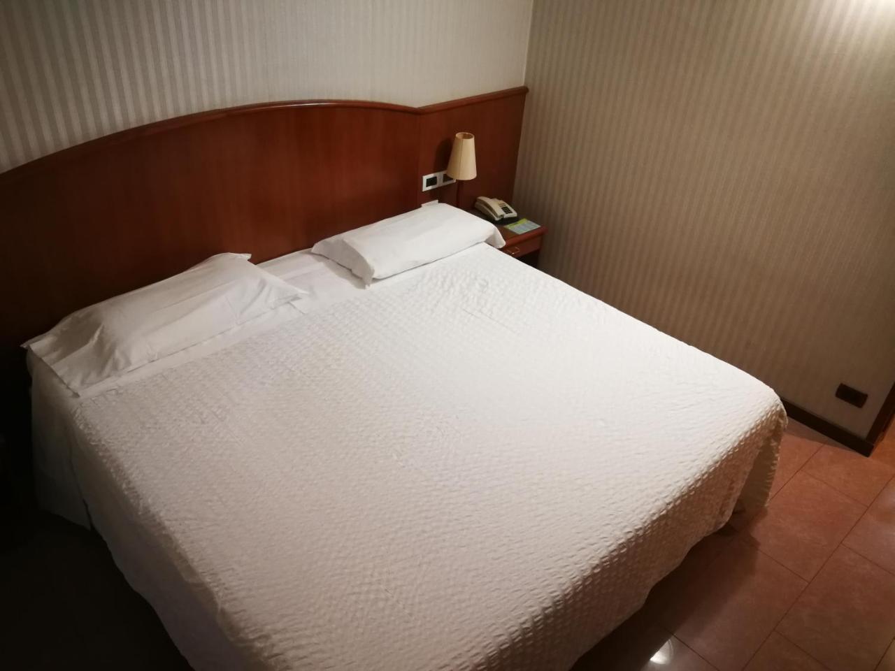 Hotel Willy เจโมนา เดล ฟริอูลี ภายนอก รูปภาพ